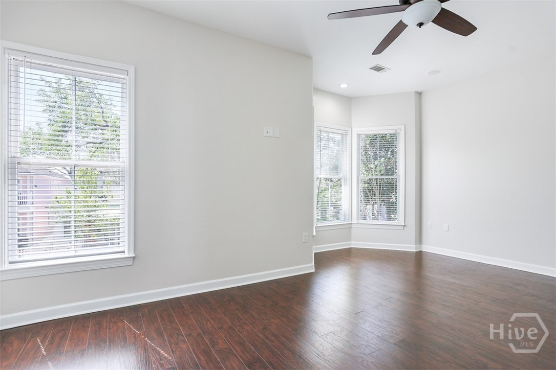 310 E Park Avenue Property Photo 39
