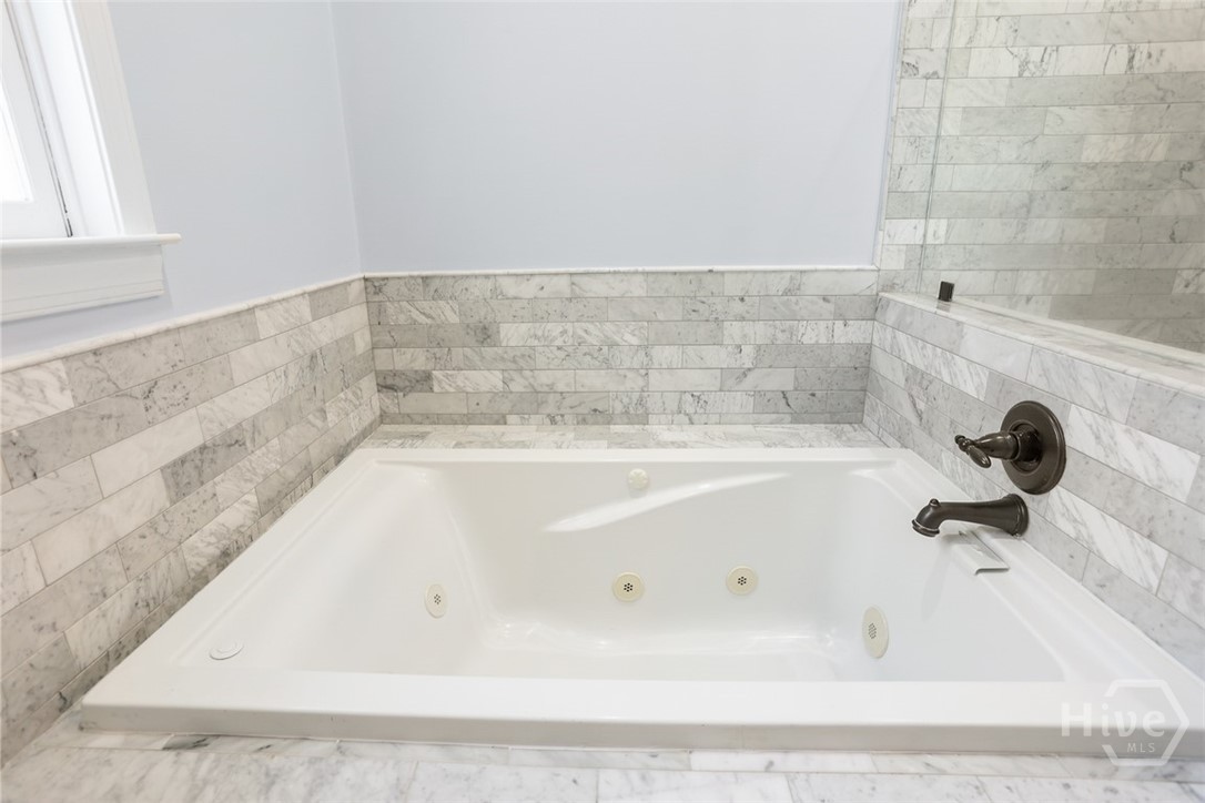 310 E Park Avenue Property Photo 49