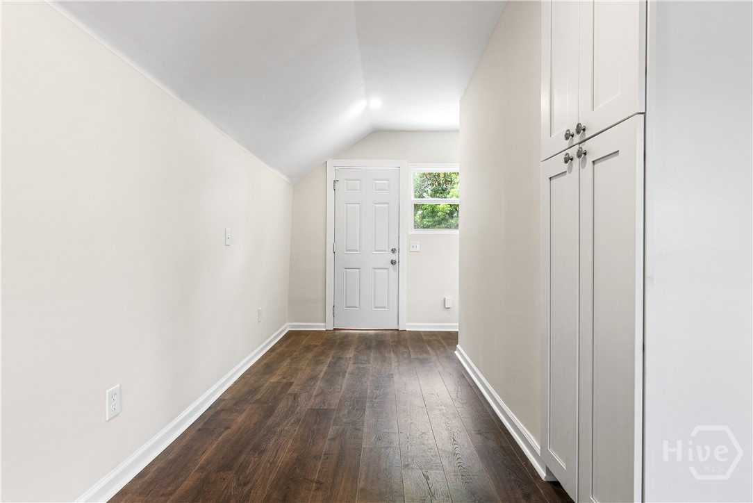 1007 Maupas Avenue Property Photo 24