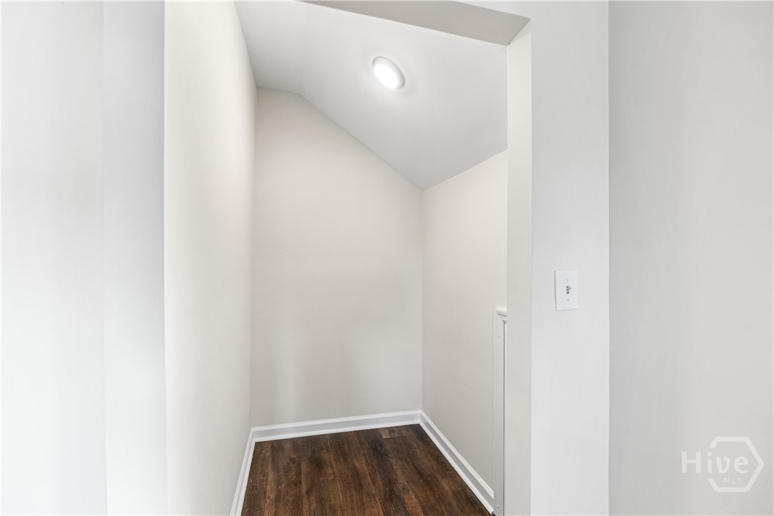 1007 Maupas Avenue Property Photo 30