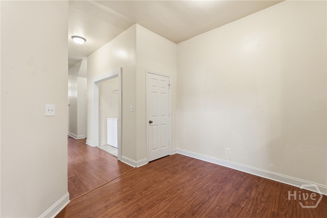 309 W 41st Street Property Photo 9