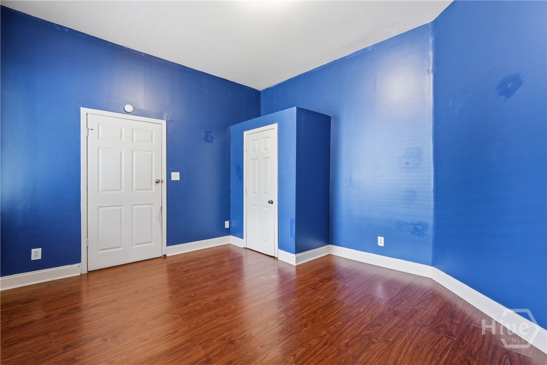309 W 41st Street Property Photo 14