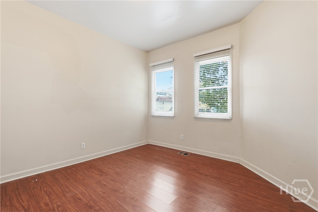 309 W 41st Street Property Photo 16