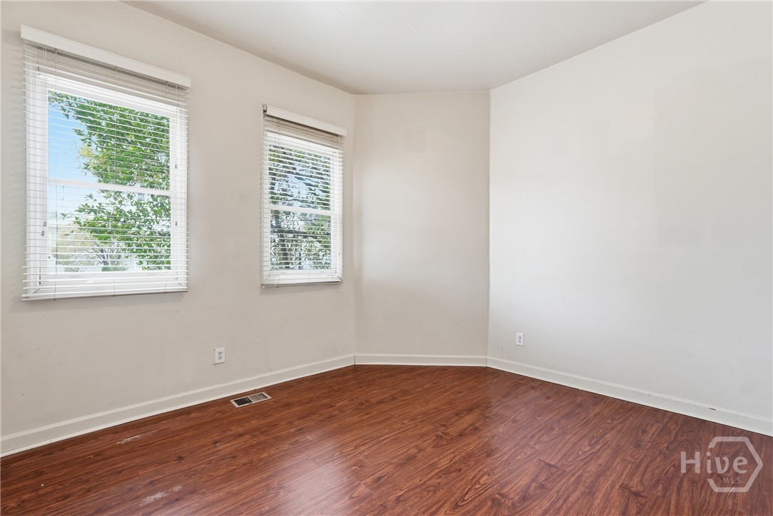 309 W 41st Street Property Photo 18