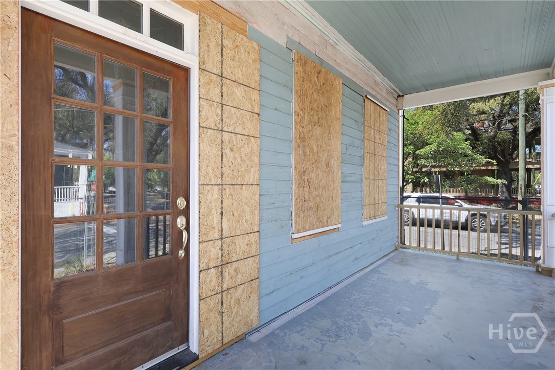 423 W 42nd Street Property Photo 8
