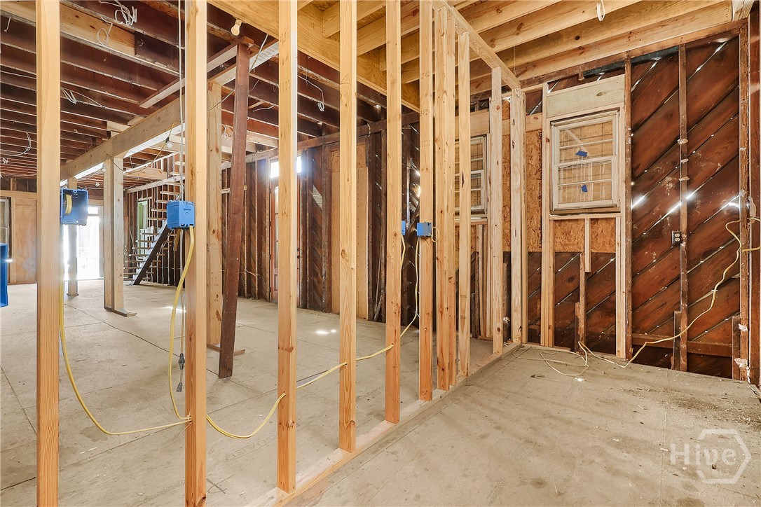 423 W 42nd Street Property Photo 12