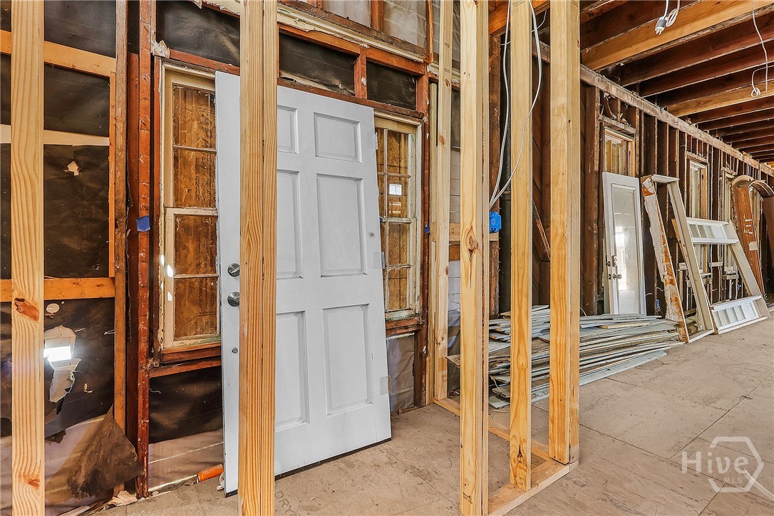 423 W 42nd Street Property Photo 14