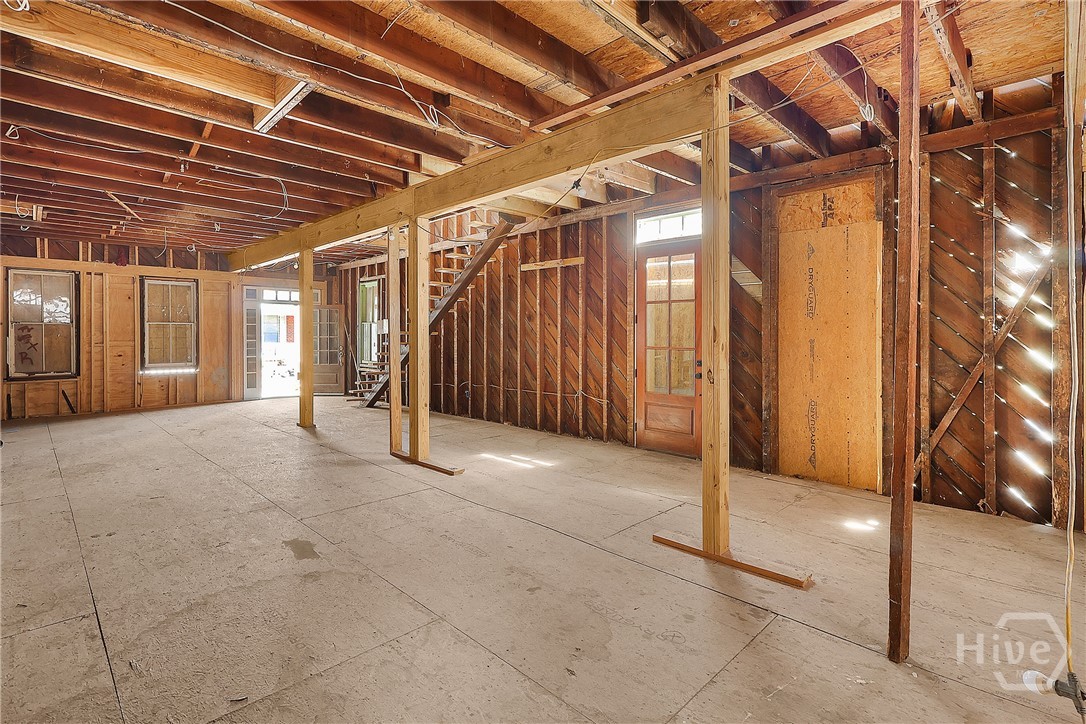 423 W 42nd Street Property Photo 16