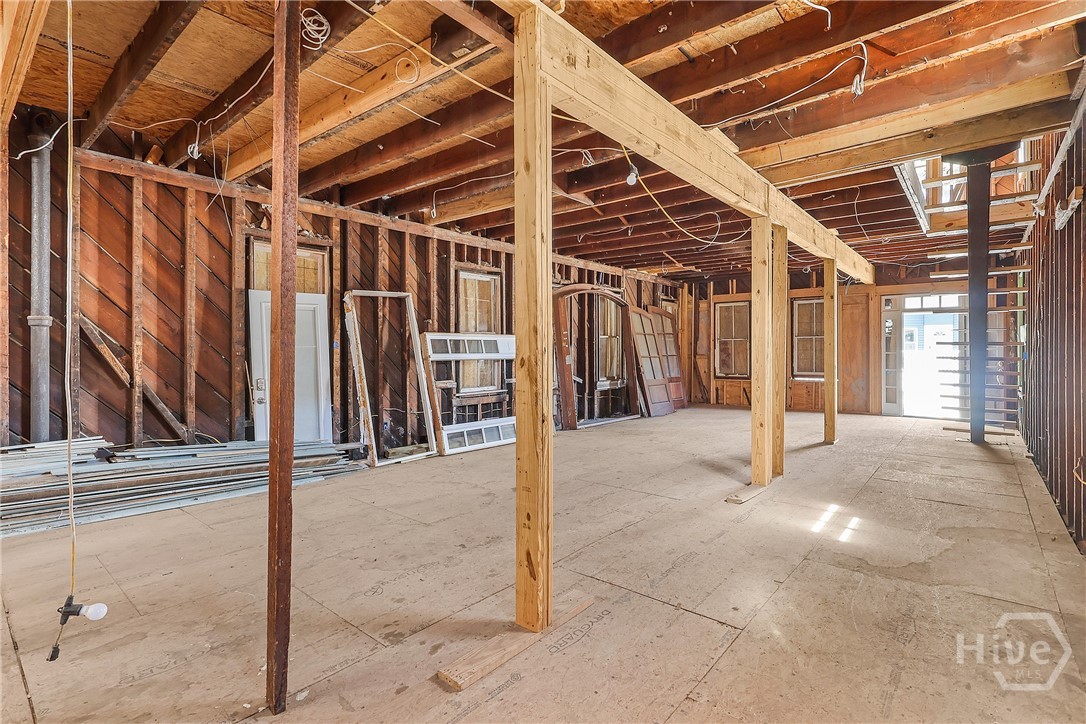 423 W 42nd Street Property Photo 17