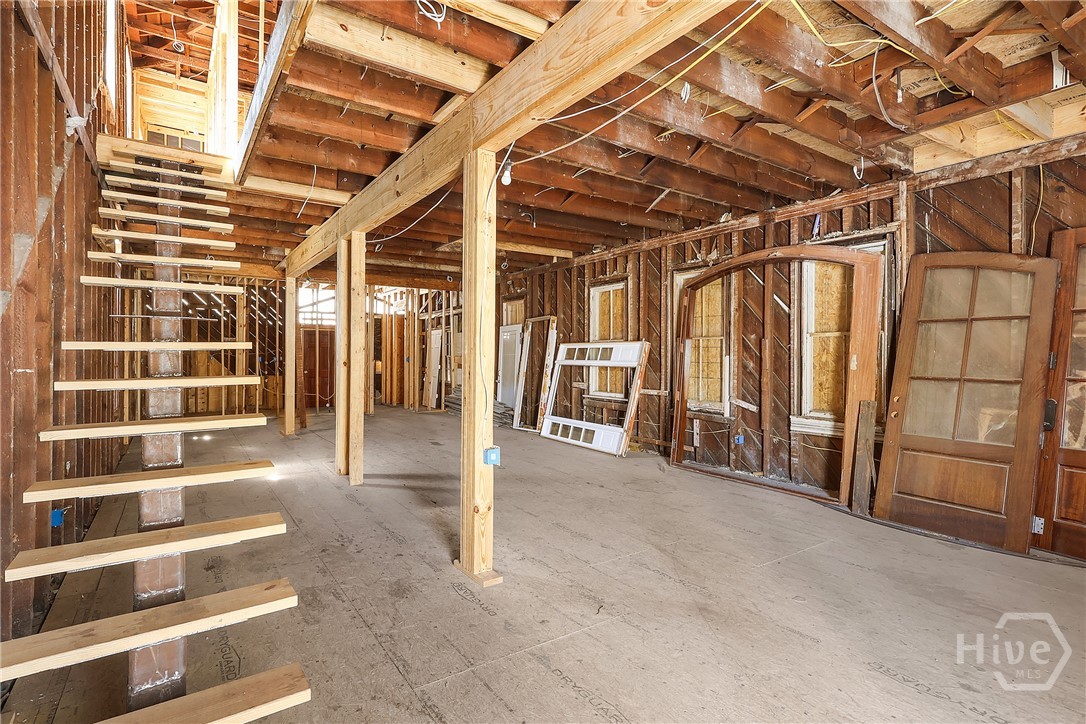 423 W 42nd Street Property Photo 19