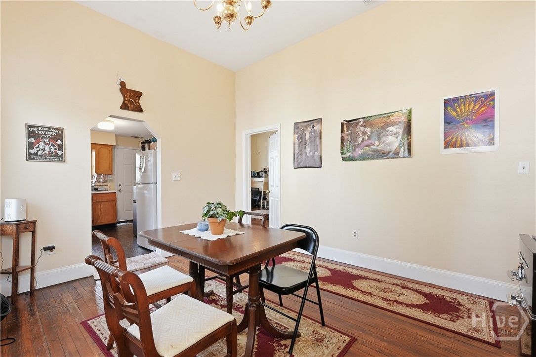 512 E Duffy Street Property Photo 7