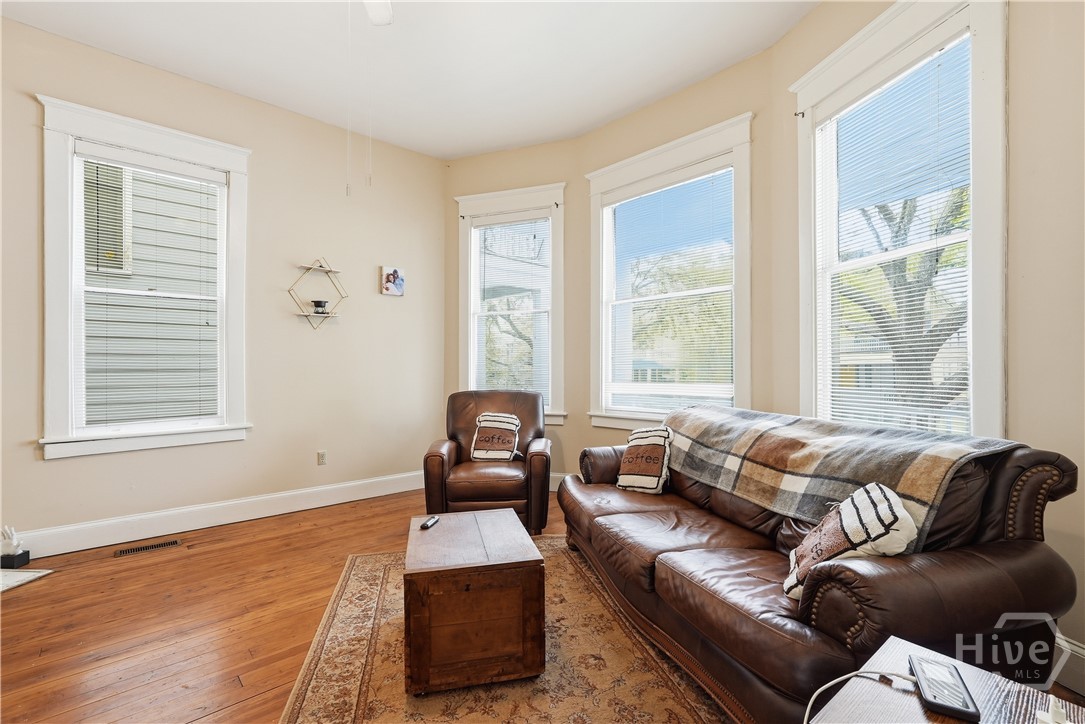 512 E Duffy Street Property Photo 10