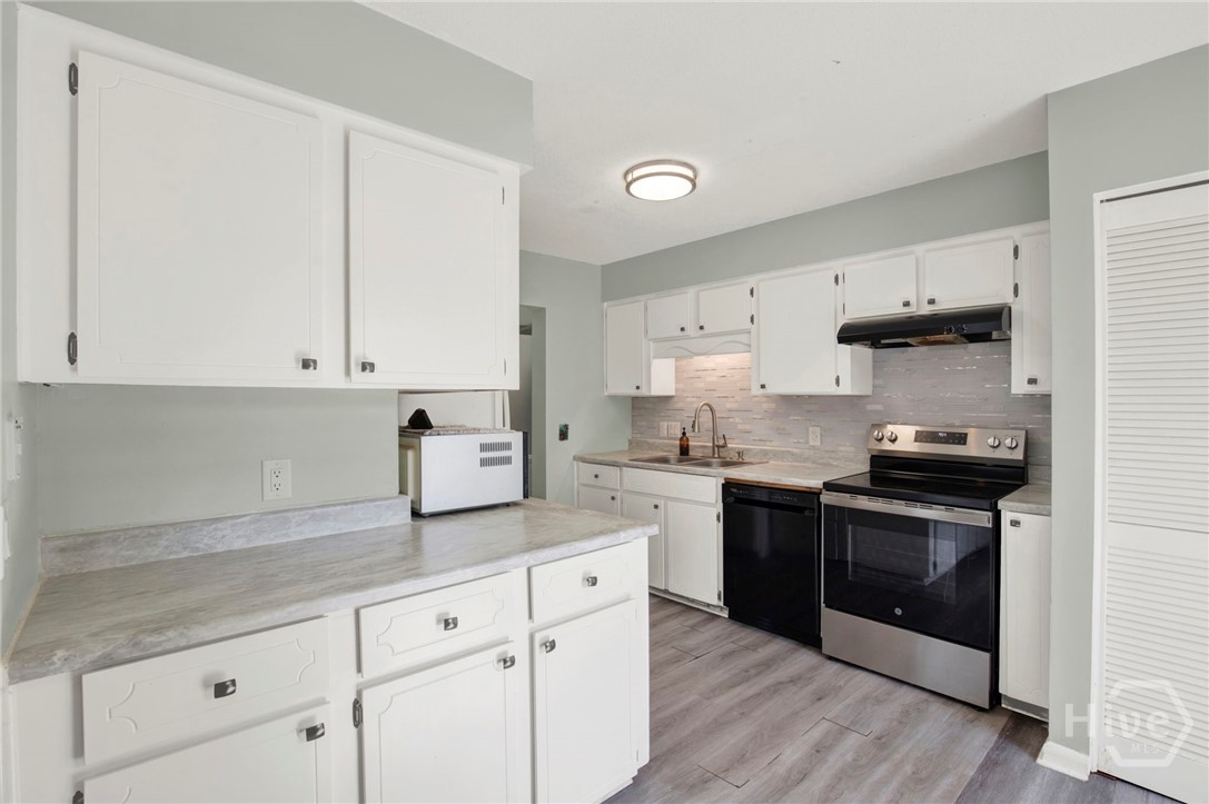 912 Pineland Avenue 3 Property Photo 7