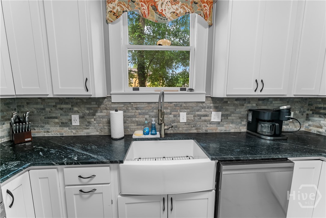 510-512 E 39th Street Property Photo 49