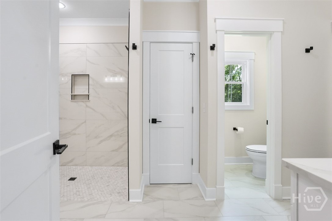 433 Exley Loop Property Photo 14