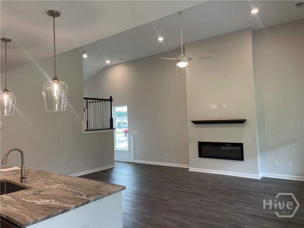 160 Como Drive Property Photo 4