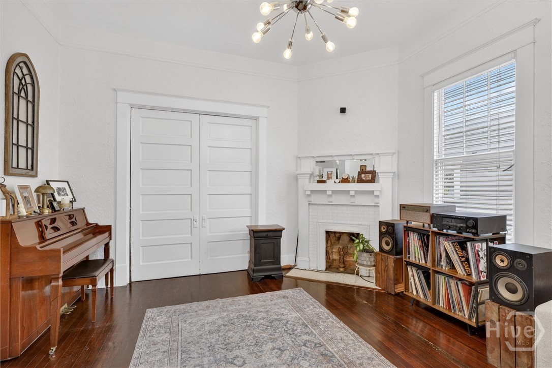 416 W 36th Street Property Photo 10