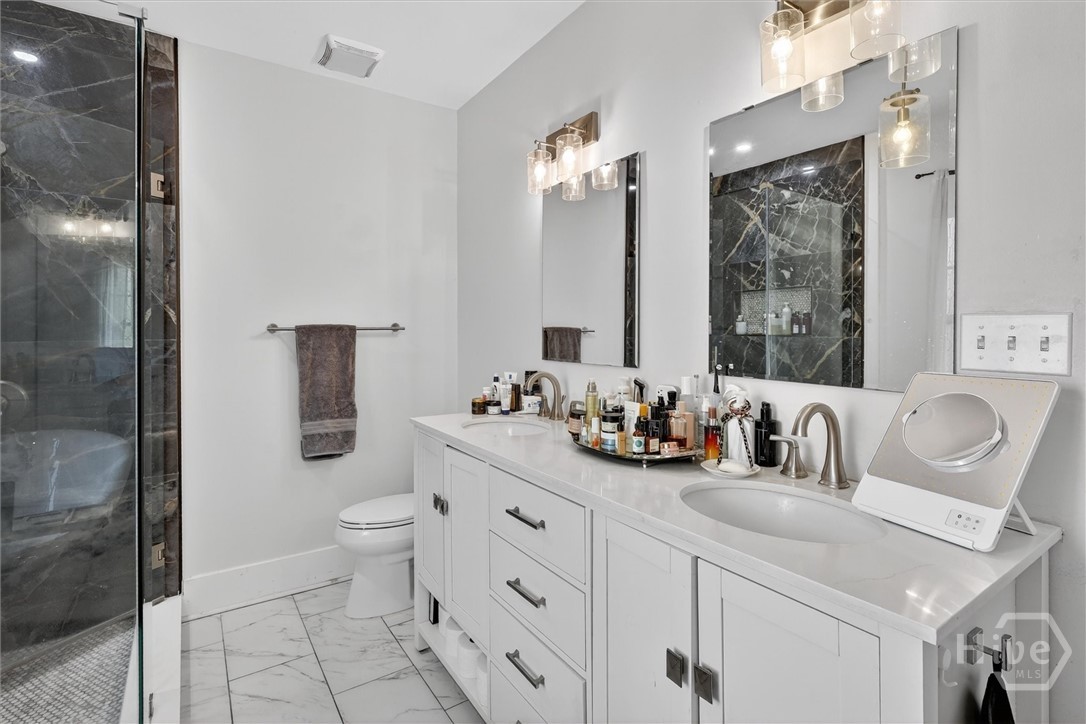 416 W 36th Street Property Photo 28
