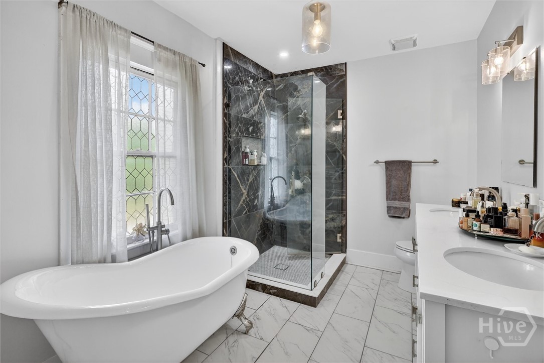 416 W 36th Street Property Photo 29