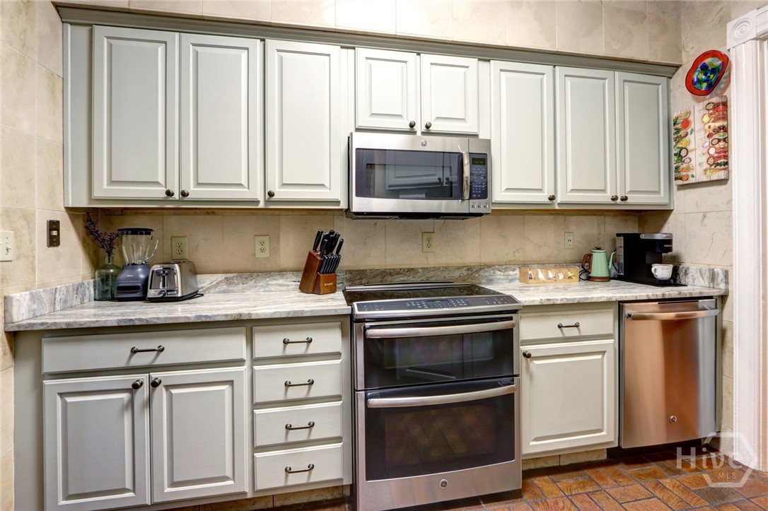 220 E State Street Property Photo 32