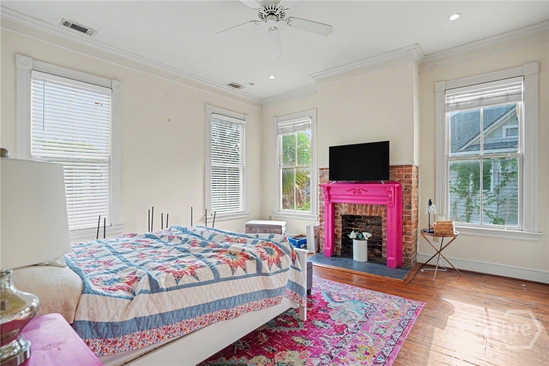 225 W 41st Street Property Photo 7