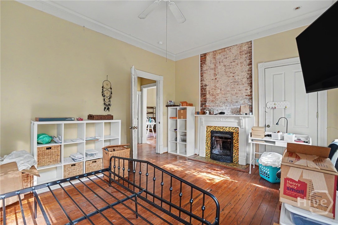 225 W 41st Street Property Photo 16