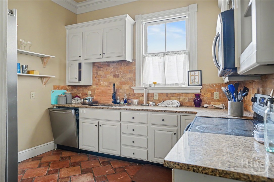 225 W 41st Street Property Photo 18