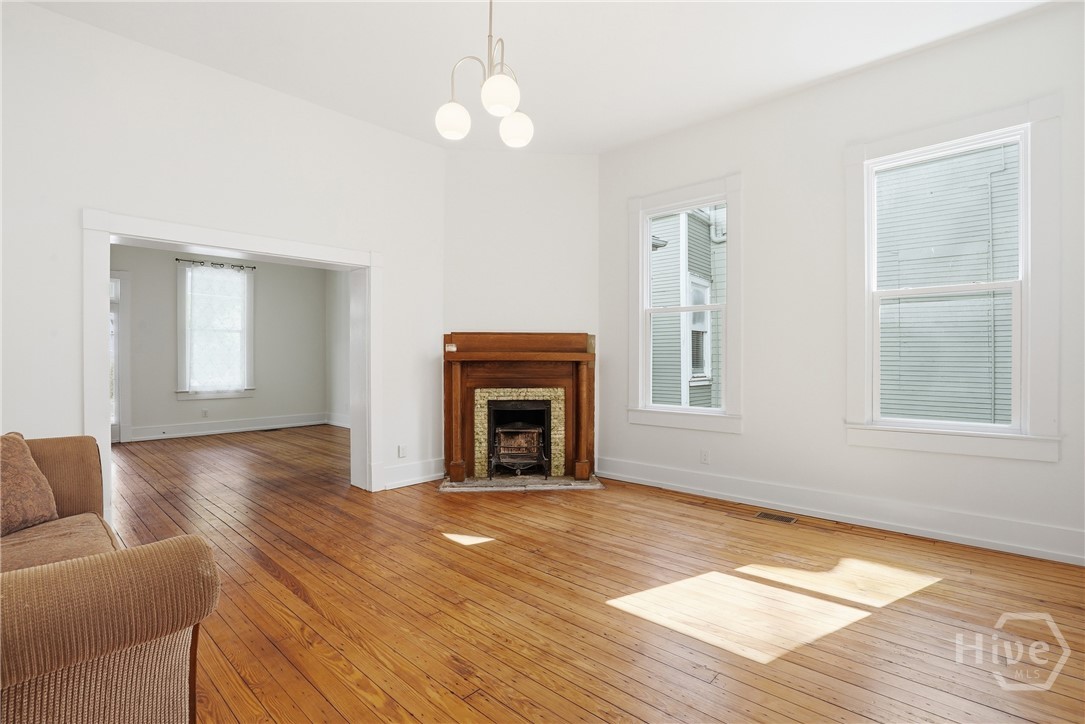 809 E Henry Street Property Photo 11