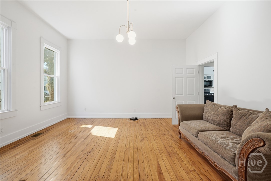 809 E Henry Street Property Photo 12