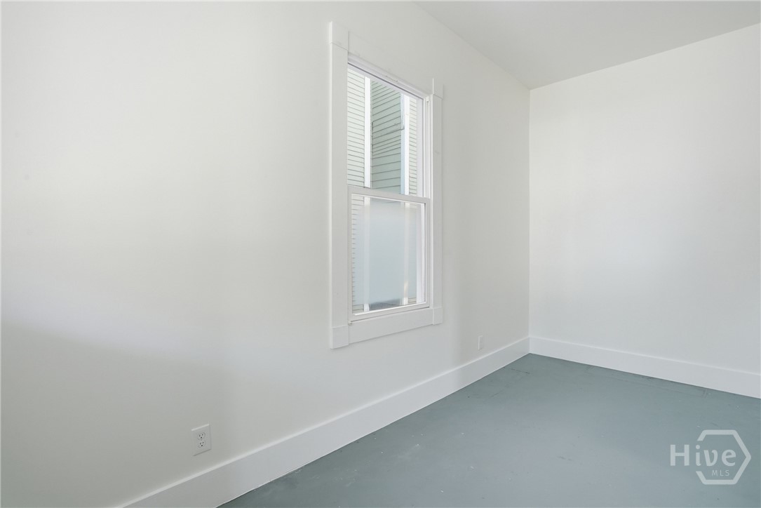 809 E Henry Street Property Photo 16