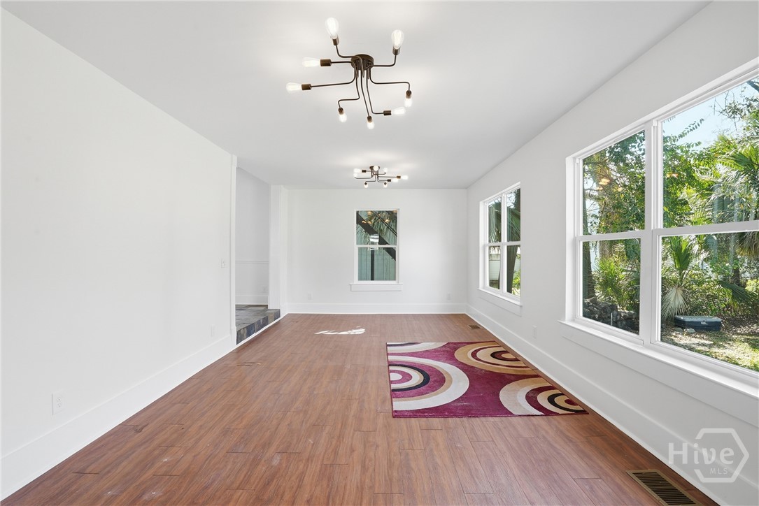 809 E Henry Street Property Photo 27