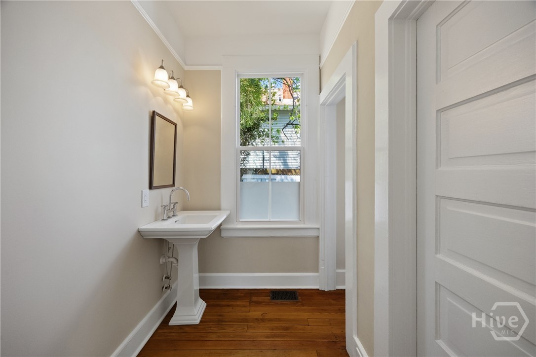 629 E 38th Street Property Photo 11