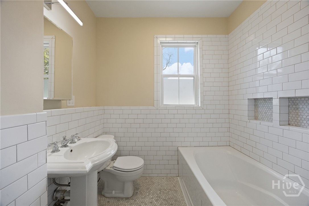 629 E 38th Street Property Photo 16