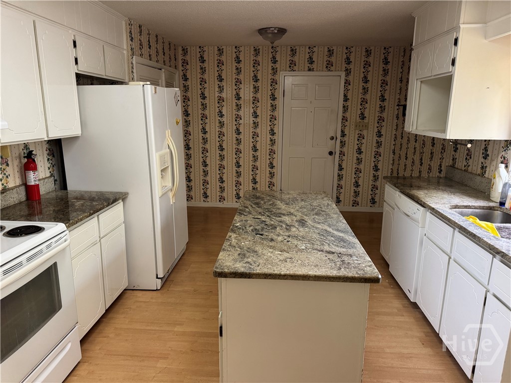 2 Moss Pointe Court Property Photo 2