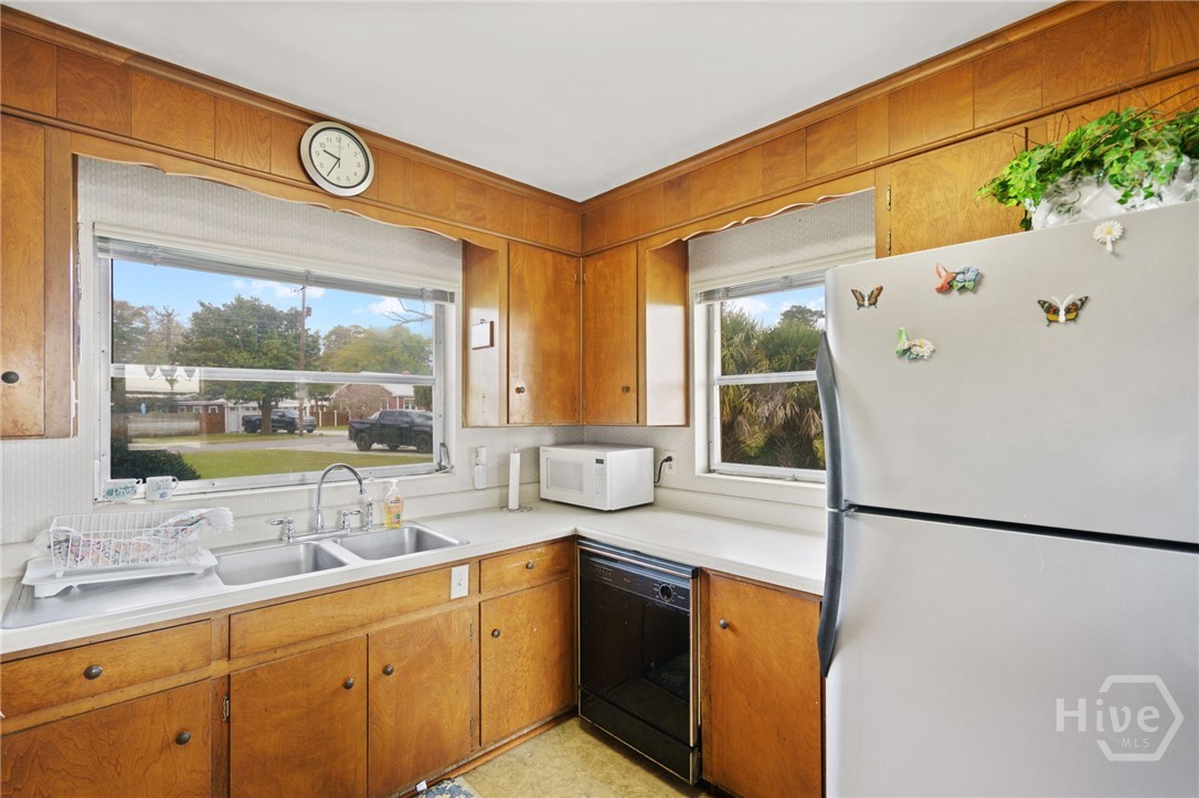 2704 River Drive Property Photo 5