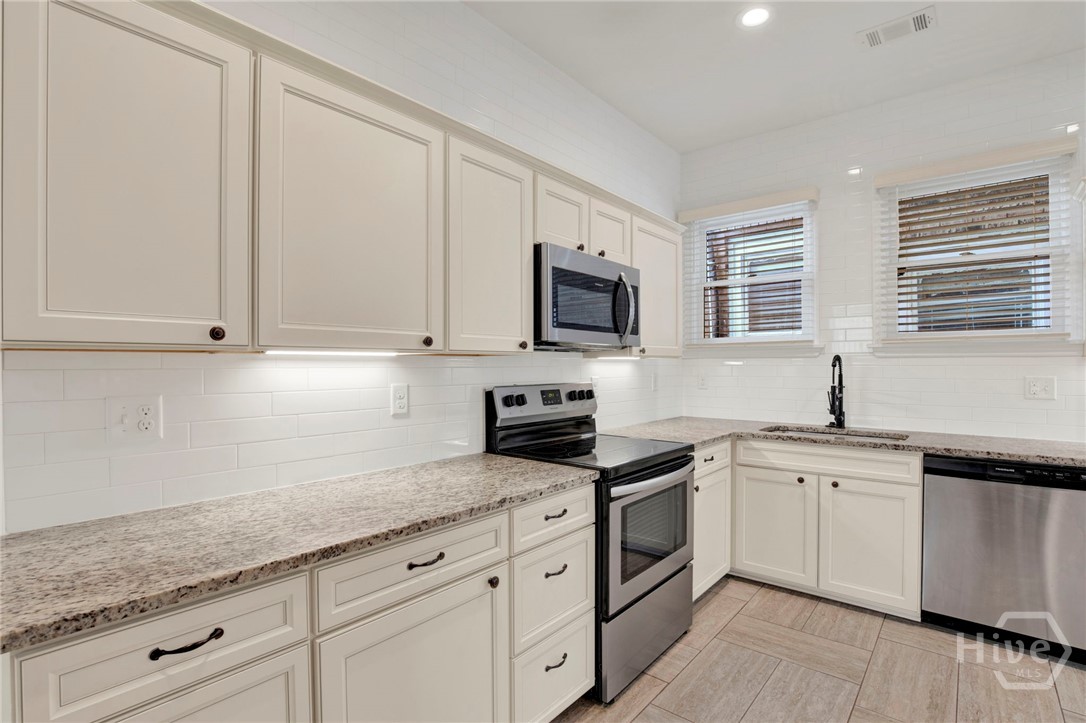 856 E 35th Street Property Photo 18