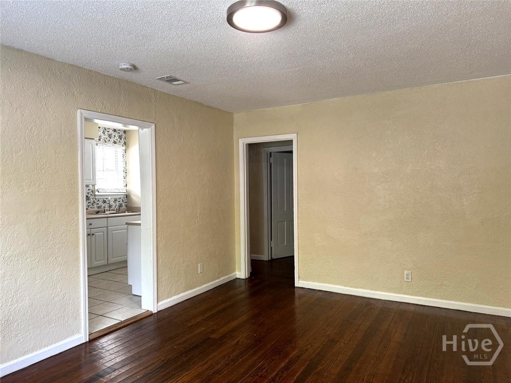 1314 E 54th Street Property Photo 5