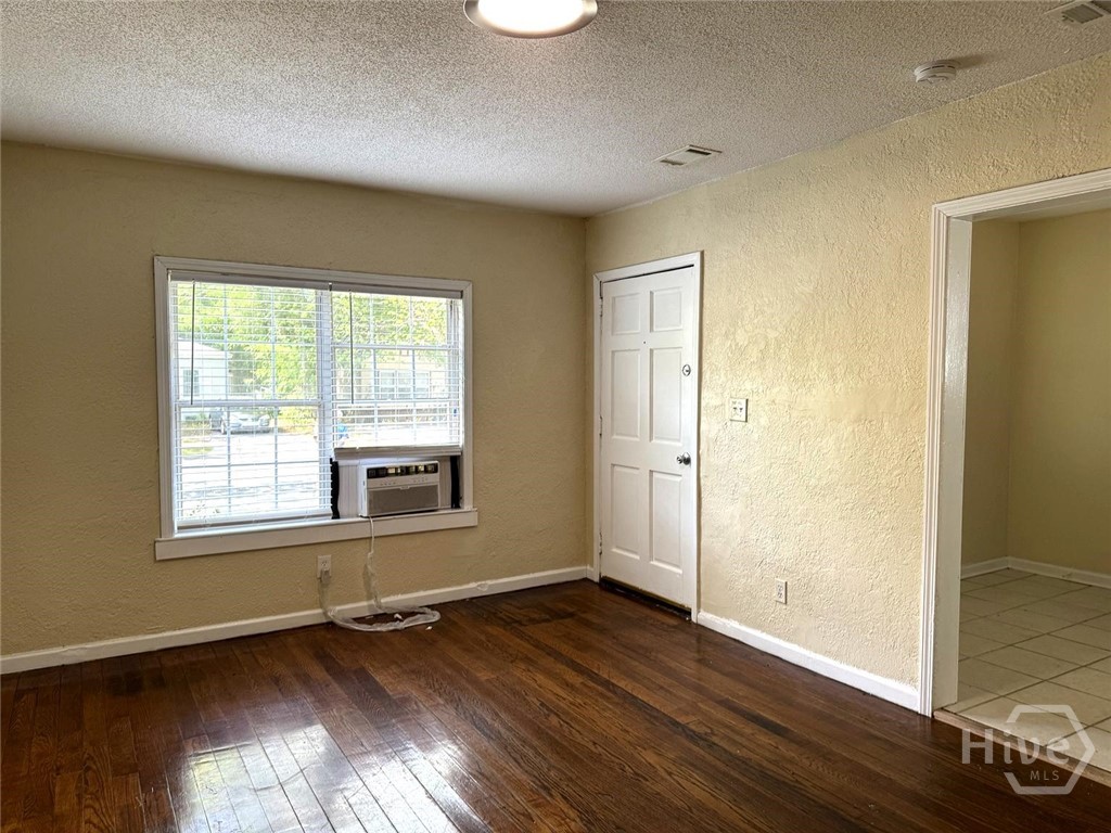 1314 E 54th Street Property Photo 6