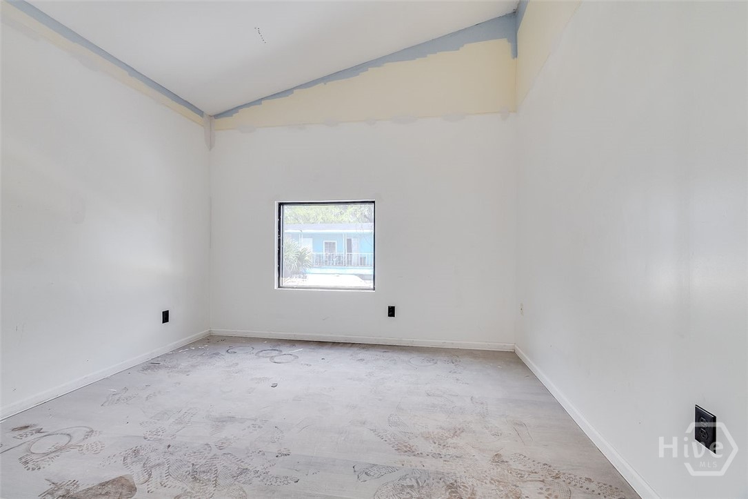 302 W Victory Drive Property Photo 11