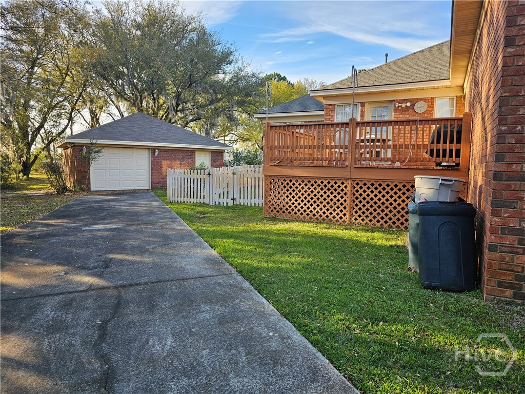 127 Lakeshore Drive Property Photo 3