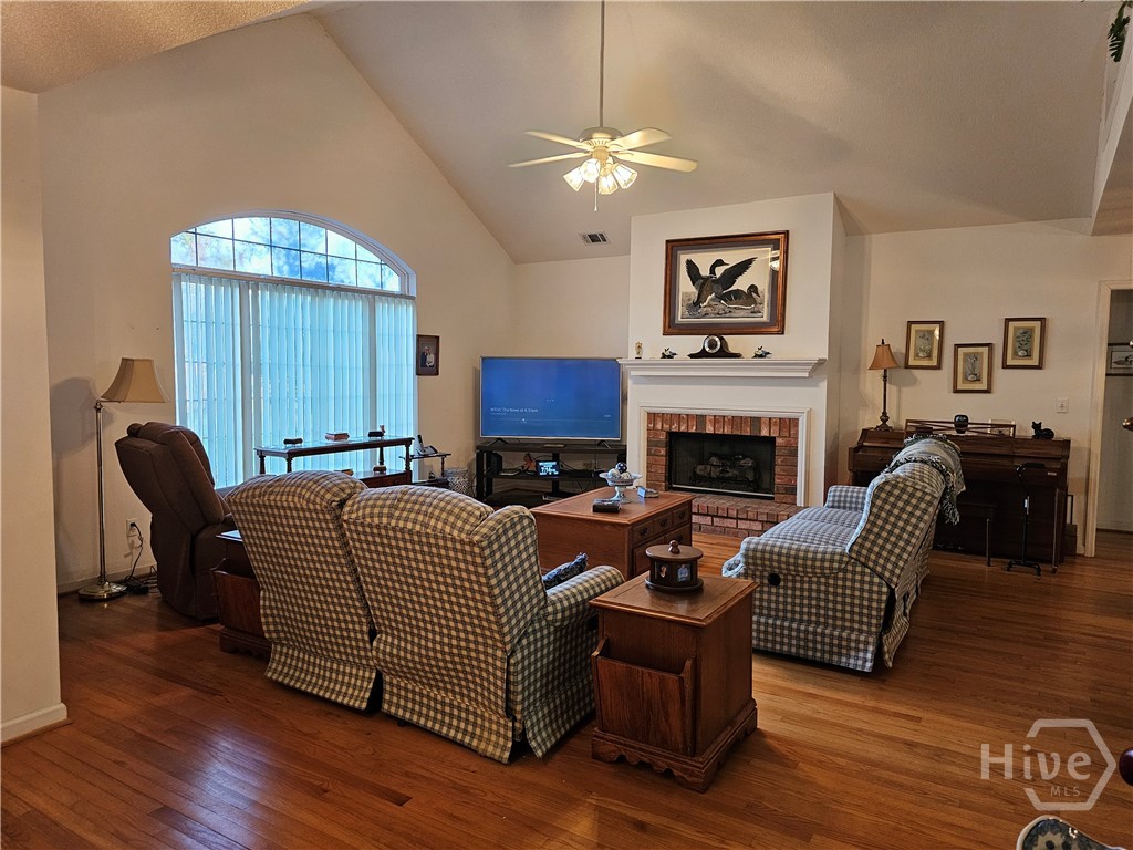 127 Lakeshore Drive Property Photo 7