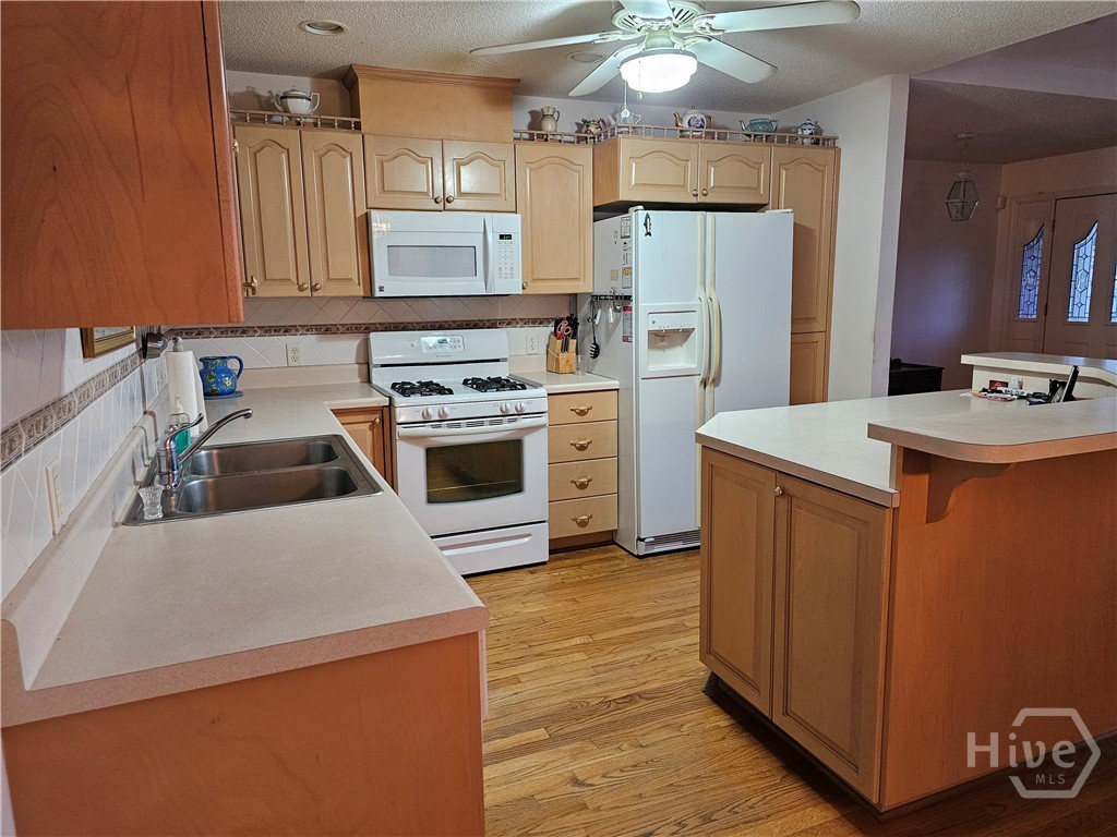 127 Lakeshore Drive Property Photo 9