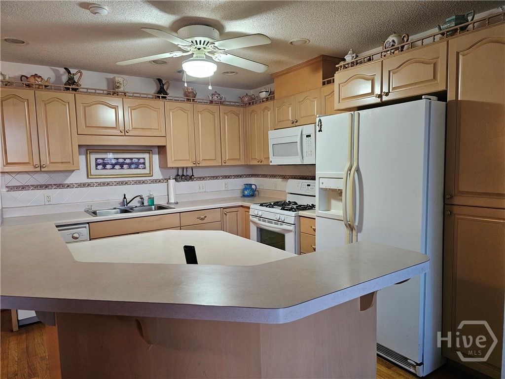 127 Lakeshore Drive Property Photo 10