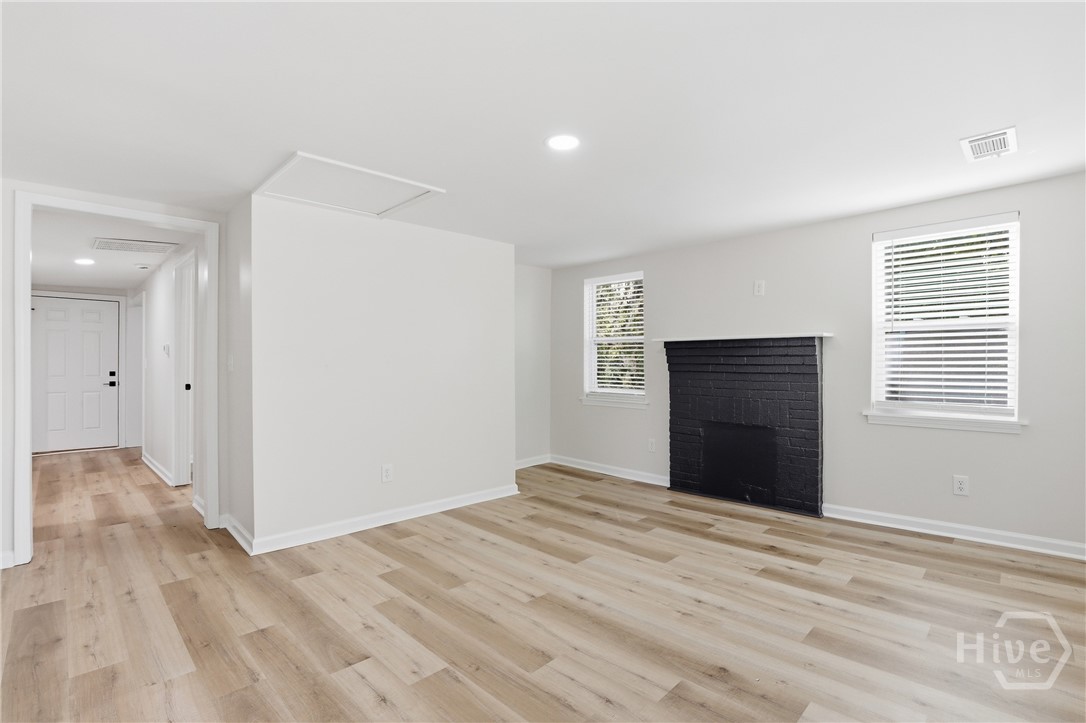 1009 W 52nd Street Property Photo 2
