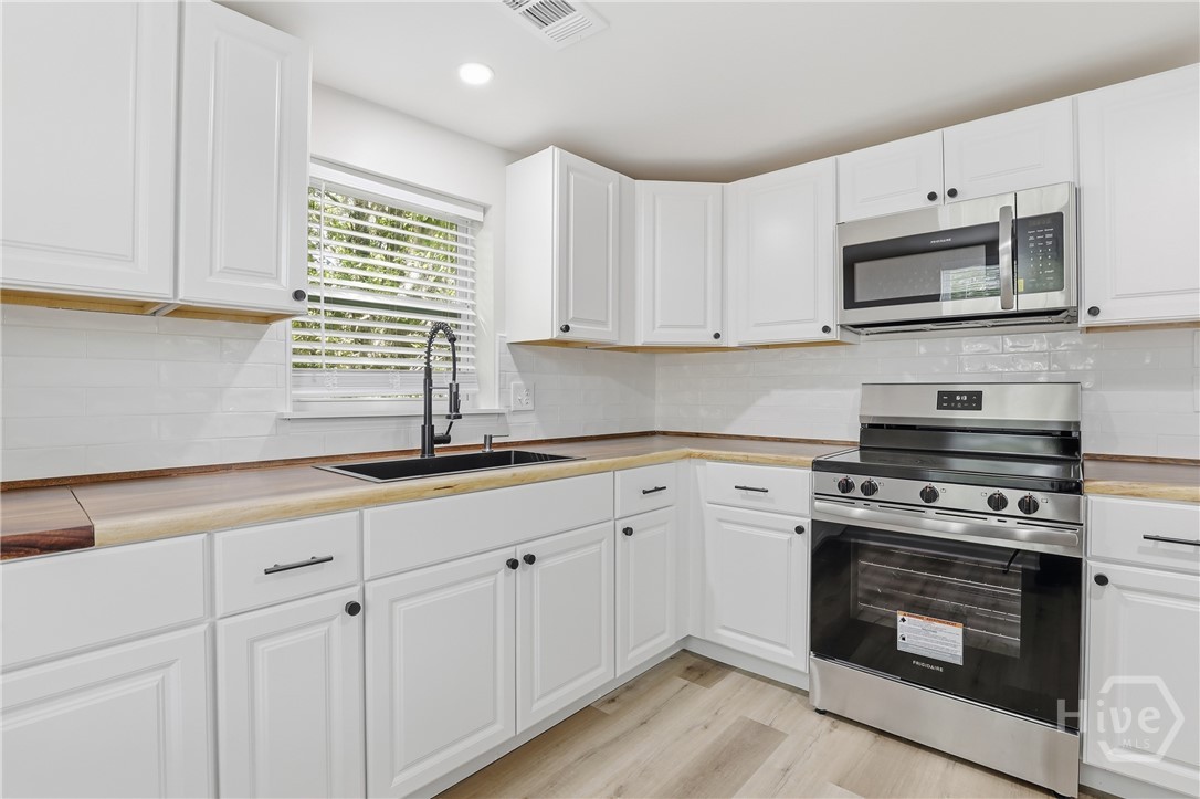 1009 W 52nd Street Property Photo 4