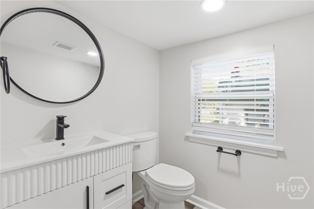 1009 W 52nd Street Property Photo 7