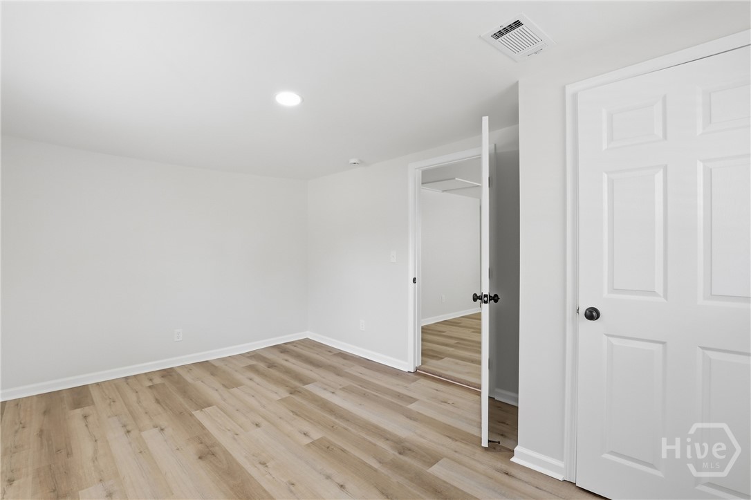 1009 W 52nd Street Property Photo 8