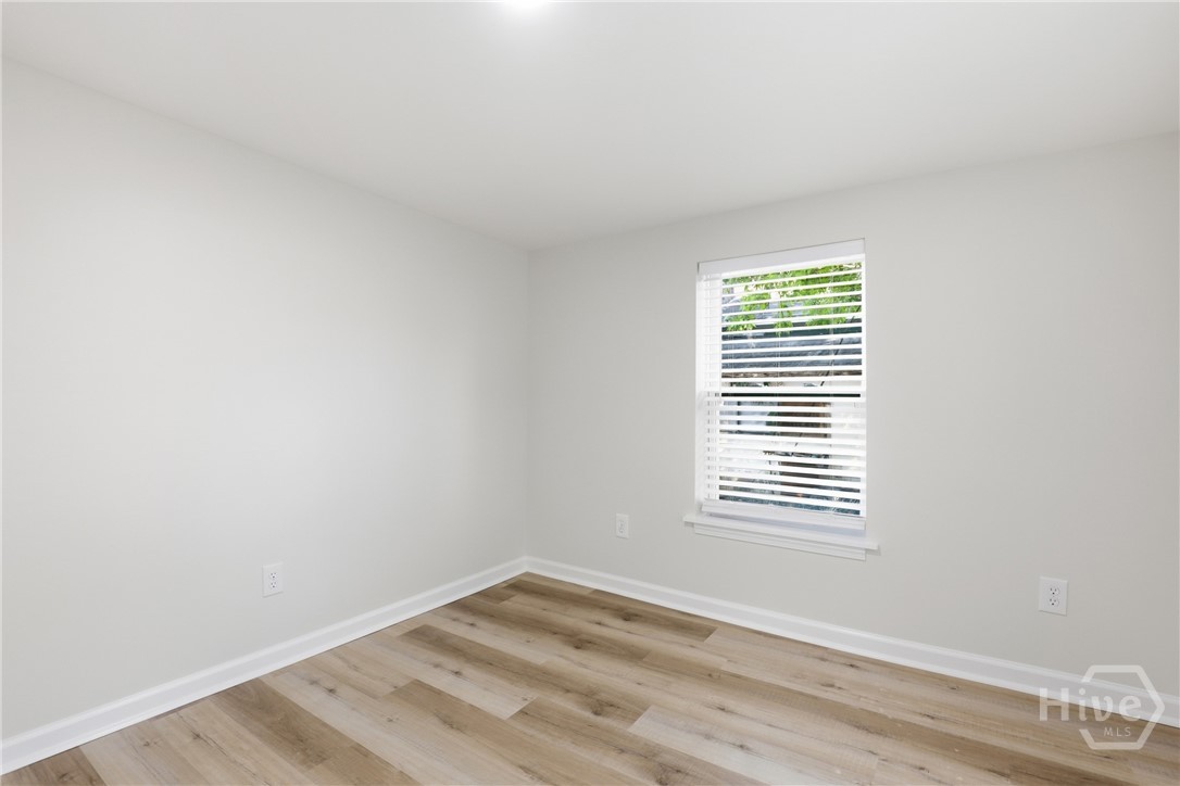 1009 W 52nd Street Property Photo 9