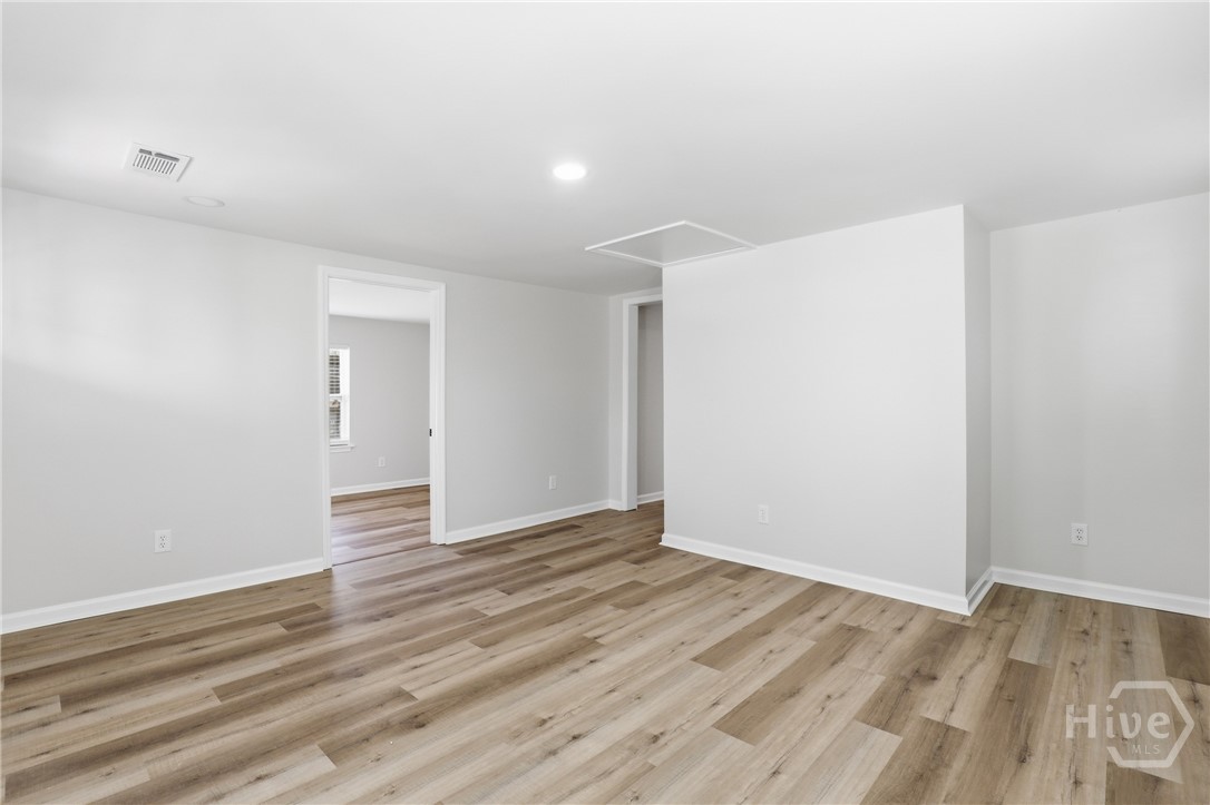 1009 W 52nd Street Property Photo 10