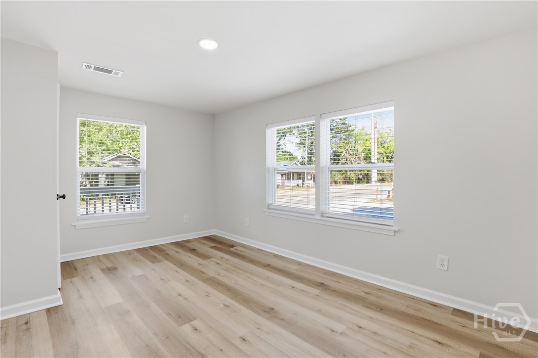 1009 W 52nd Street Property Photo 12